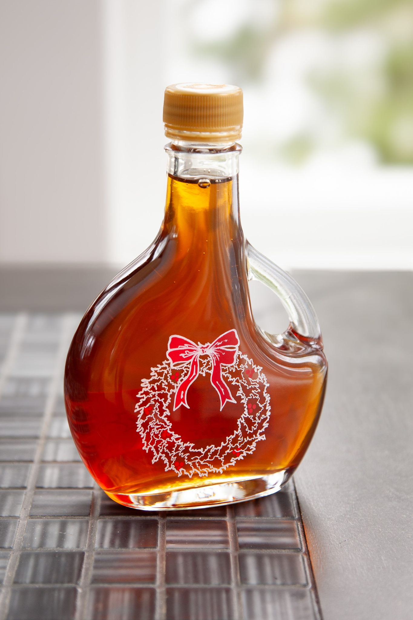 Maple Syrup Glass Christmas Wreath - 8.45oz